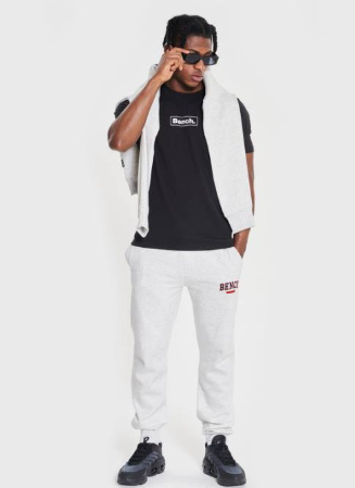 Bench est une marque qui propose des vêtements et accessoires urbains pour un style confortable et moderne au quotidien